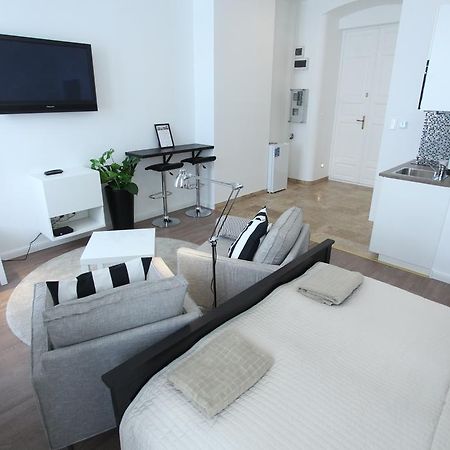 בודפשט Pearl Apartment In The Center With City View מראה חיצוני תמונה